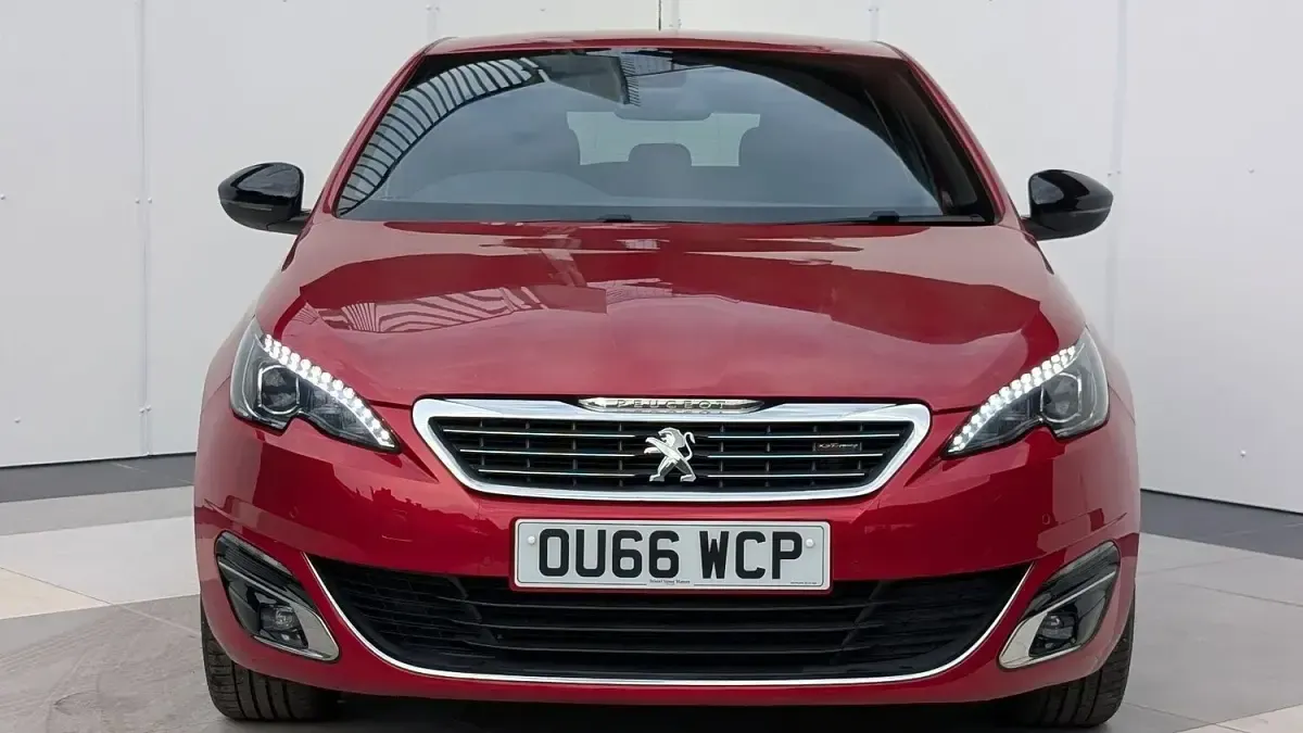 Used Peugeot 308 GT-line 130 HP (95 kW) 2017 Red Hatchback