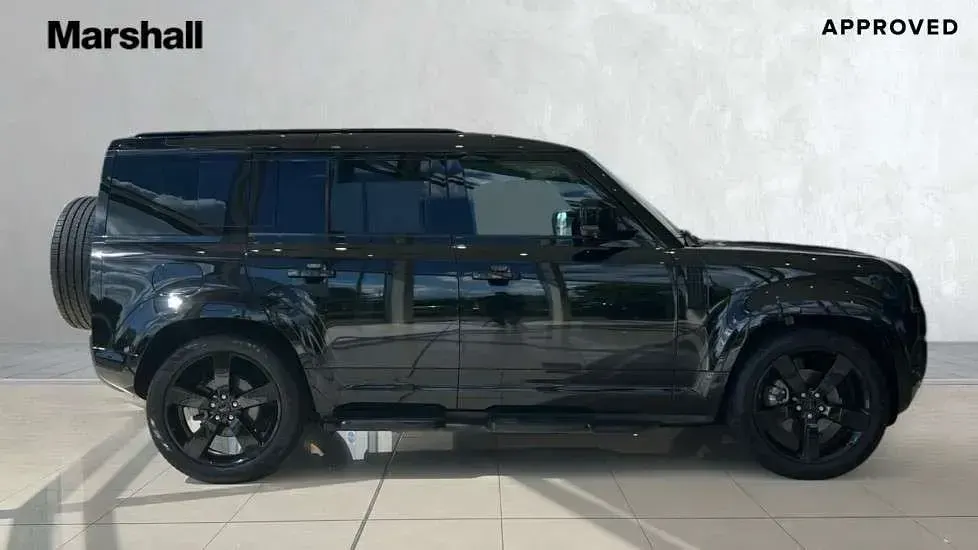 Usado Land Rover Defender HSE Dynamic 249 HP (183 kW) 2025 Preto SUV