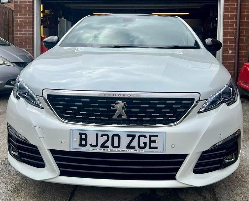 Used Peugeot 308 GT-line 2020 White Hatchback