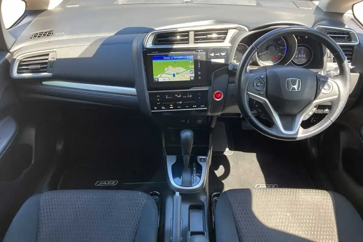 Used Honda Jazz EX 102 HP (75 kW) 2019 Milano red Hatchback