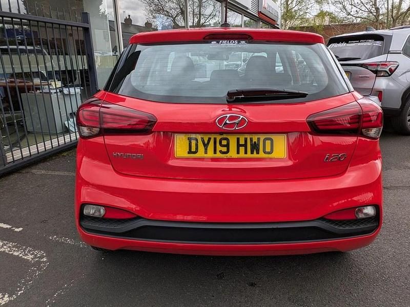 Käytetty Hyundai i20 2019 Punainen Viistoperä