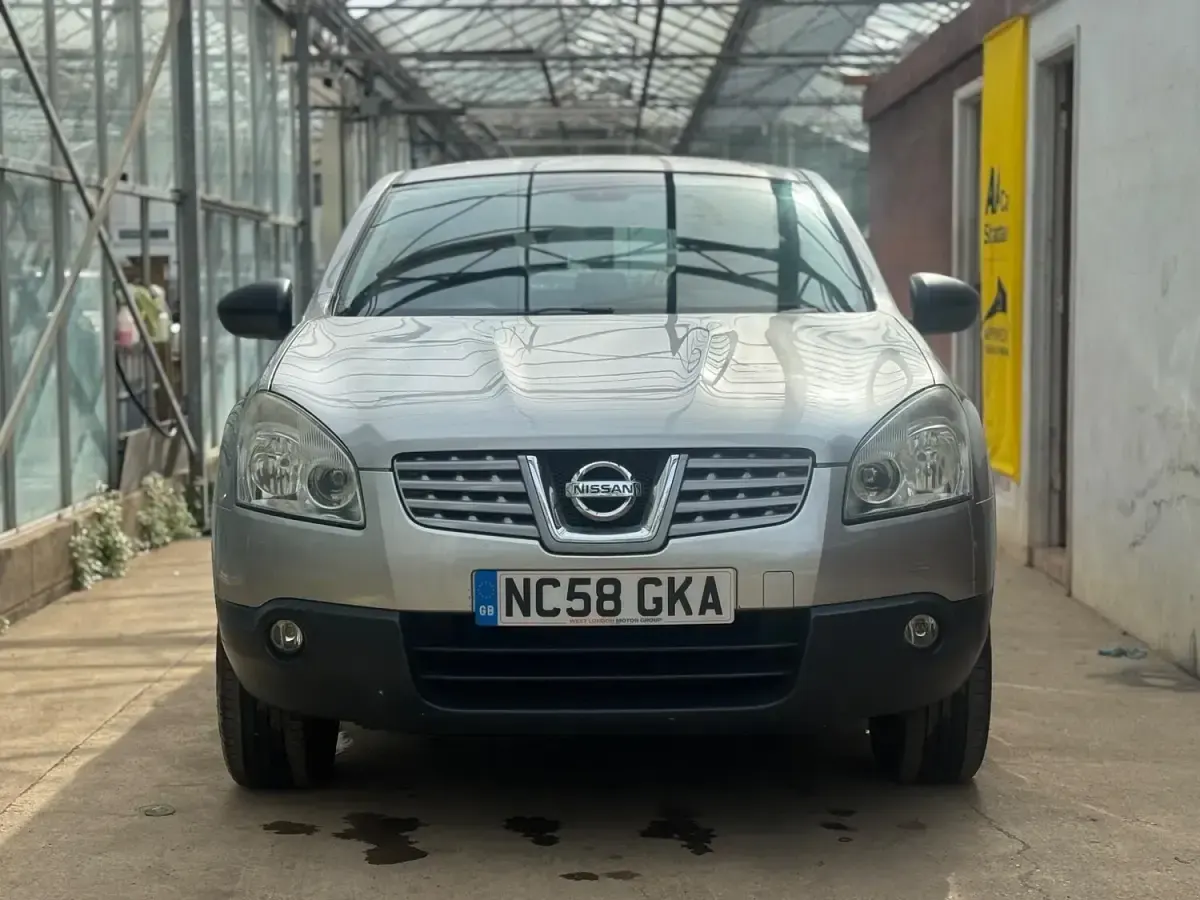 Usado Nissan Qashqai Acenta 114 CV (83 kW) 2009 Plateado SUV