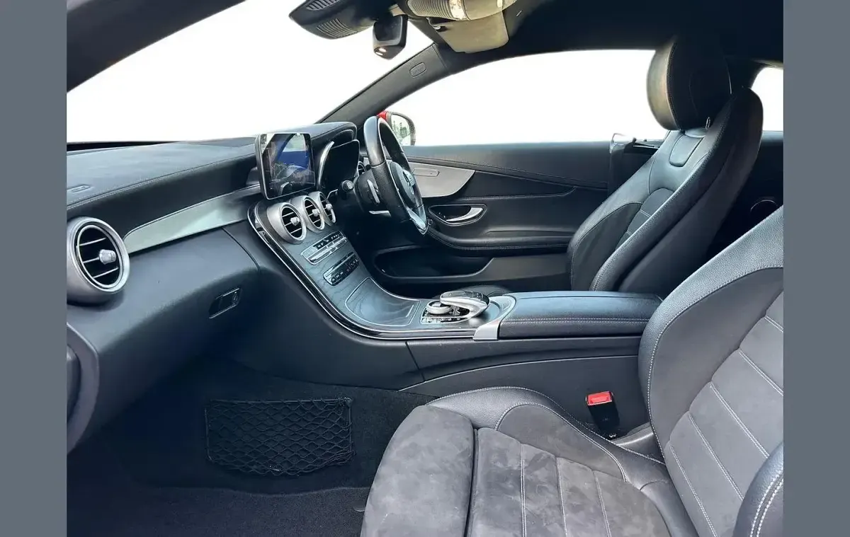 Used Mercedes C300 AMG Line Premium 258 HP (189 kW) 2019 Red Coupe