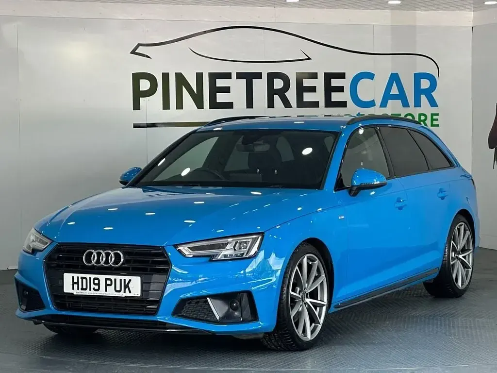 Begagnad Audi A4 Black Edition 150 HK (110 kW) 2019 Blå Kombi