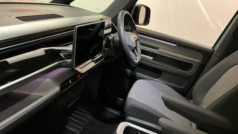 Green Used 2025 VW ID. Buzz Pro MPV | £43,950 (Good price) - Image 1/3