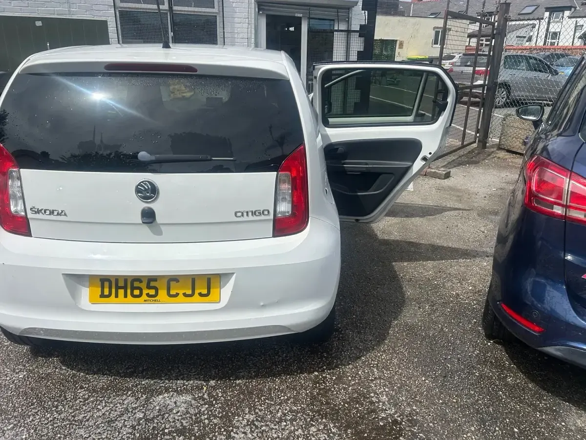 Used Skoda Citigo 75 HP (55 kW) 2015 White Hatchback