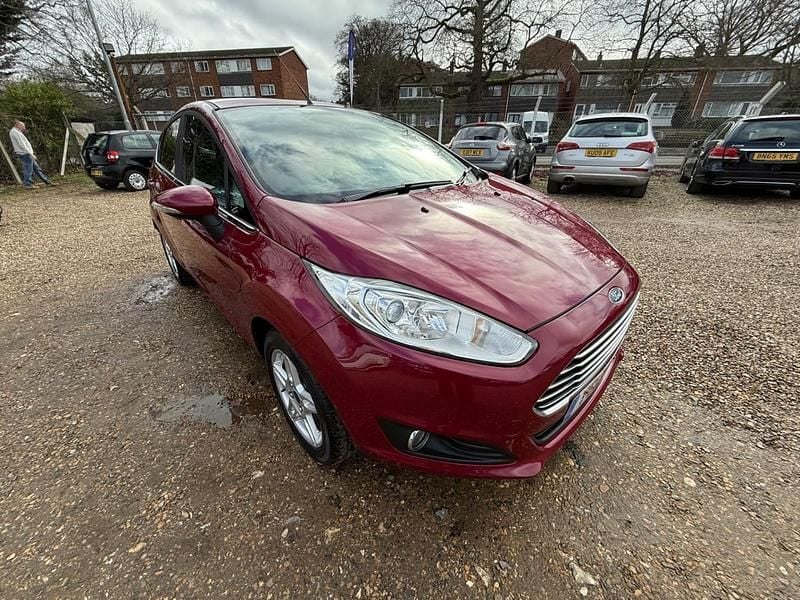Used Ford Fiesta Zetec 105 HP (77 kW) 2013 Red Hatchback