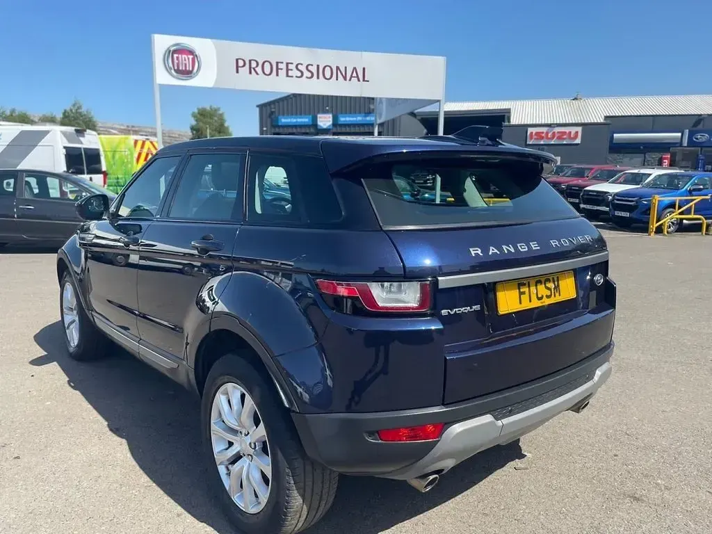 Used Land Rover Range Rover evoque SE 180 HP (132 kW) 2017 Blue Estate