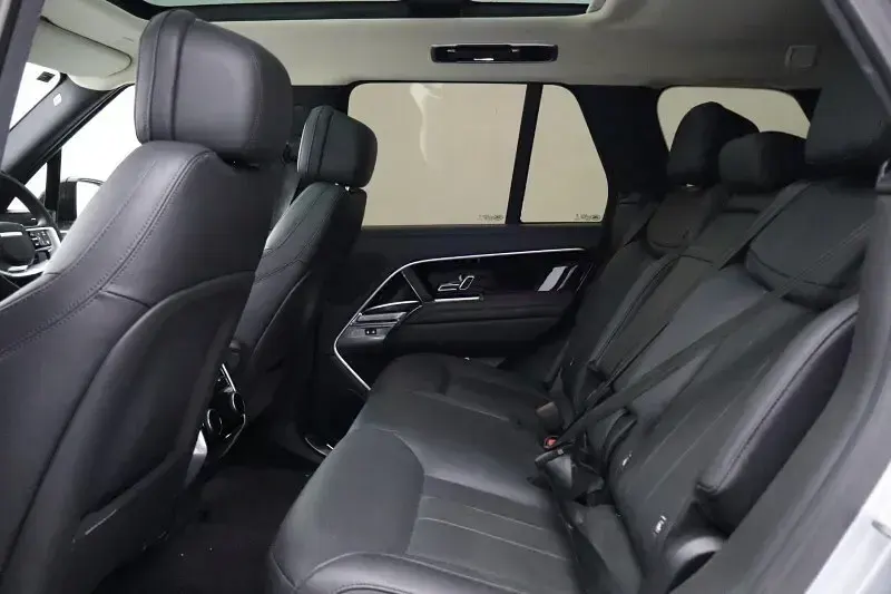 Used Land Rover Range Rover SE 345 HP (253 kW) 2025 Silver SUV