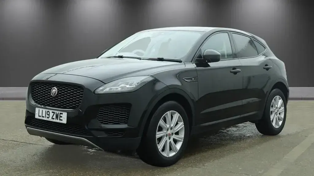 Usado Jaguar E-Pace S 200 HP (147 kW) 2019 Preto SUV