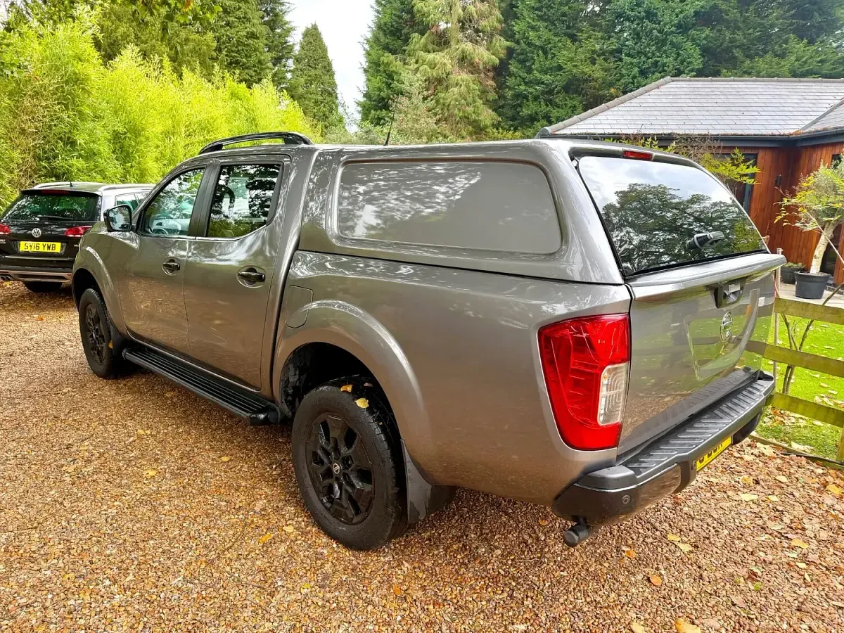 Używany Nissan Navara N-Guard 190 KM (139 kW) 2019 Szary Pickup