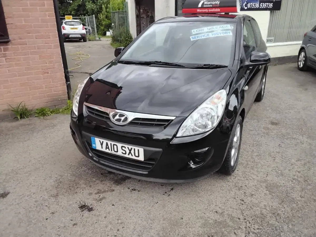 Used Hyundai i20 Comfort 78 HP (57 kW) 2010 Black Hatchback