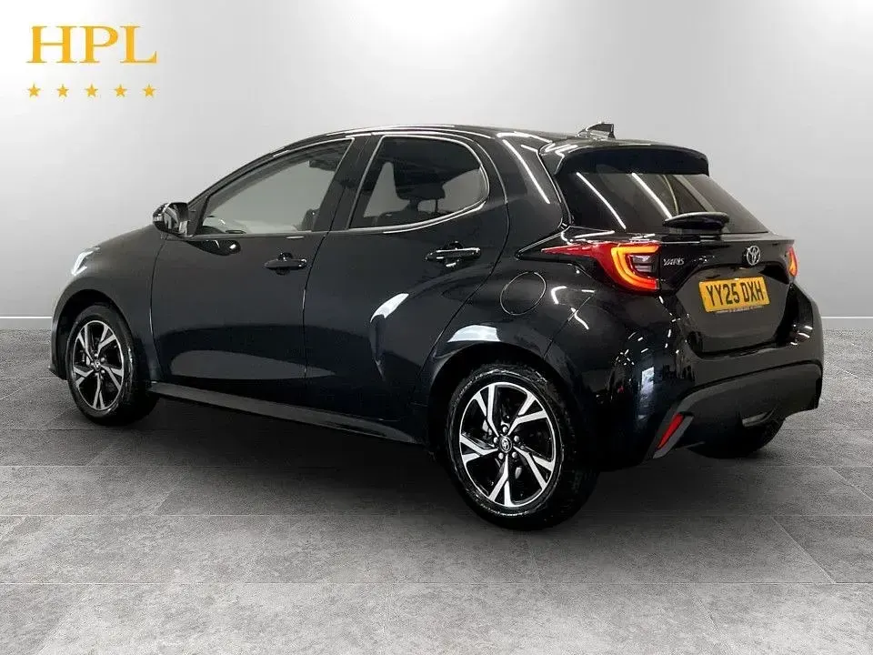 Second-hand Toyota Yaris Hybrid Design 116 CP (85 kW) 2025 Negru Hatchback
