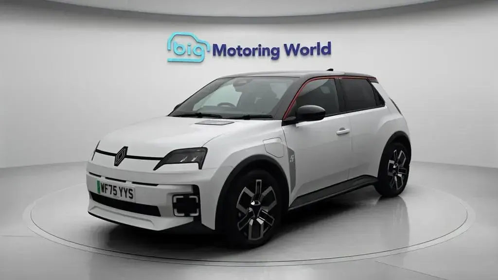 Used Renault R5 Urban 88 kW (120 HP) 2025 Hatchback
