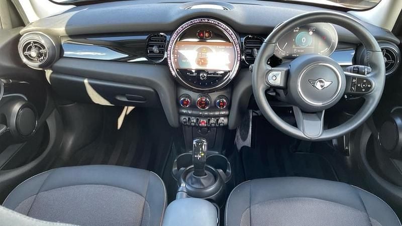 Used Mini Cooper Classic 134 HP (98 kW) 2024 White Hatchback