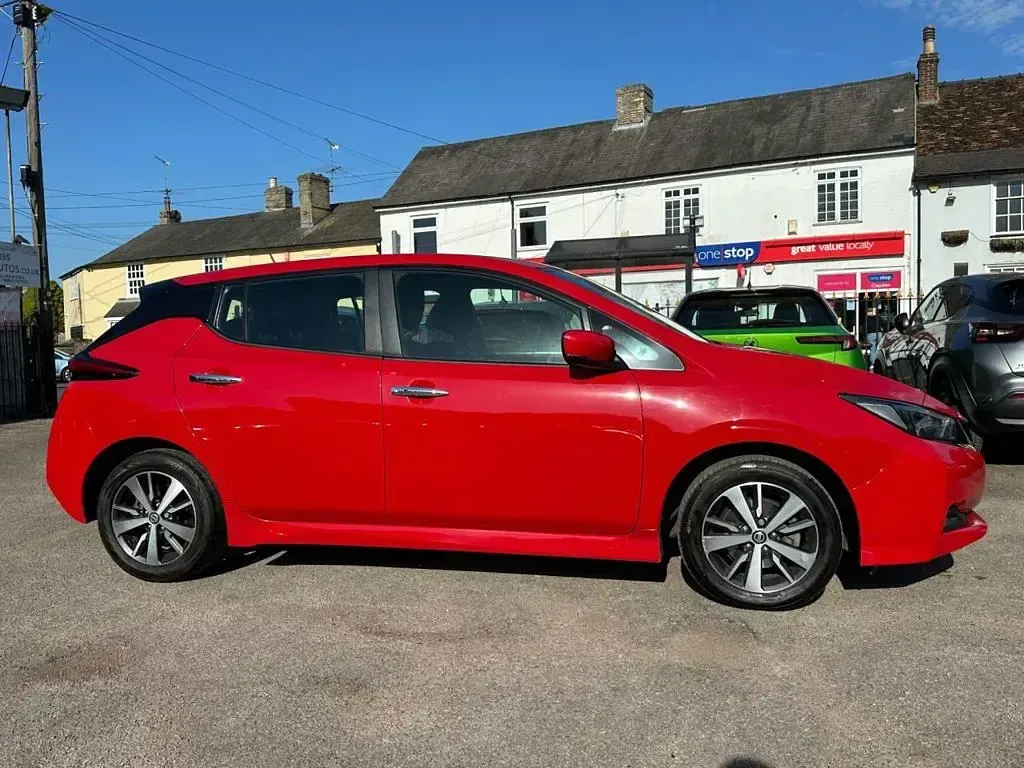 Used Nissan Leaf Acenta 110 kW (150 HP) 2021 Red Hatchback