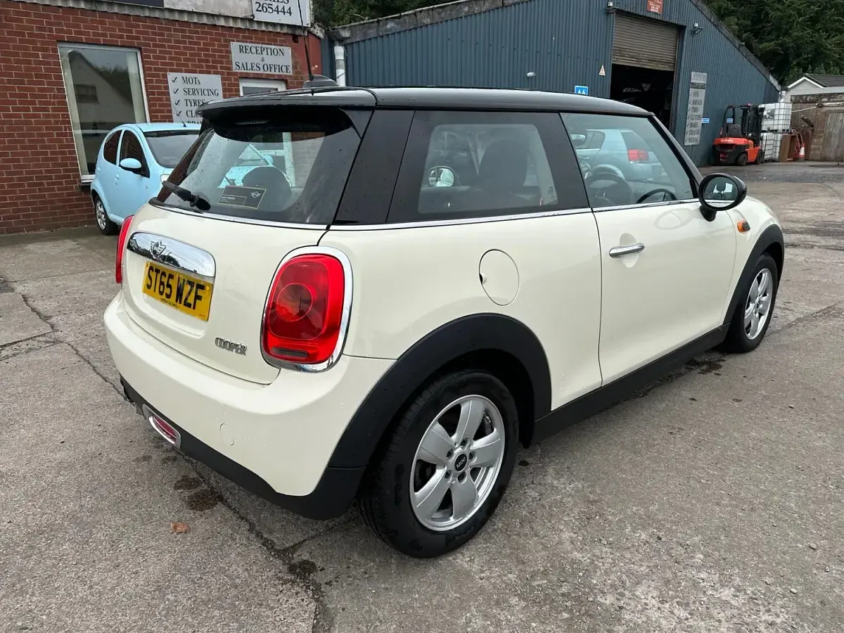 Used Mini Cooper Hatch 2015 White Hatchback