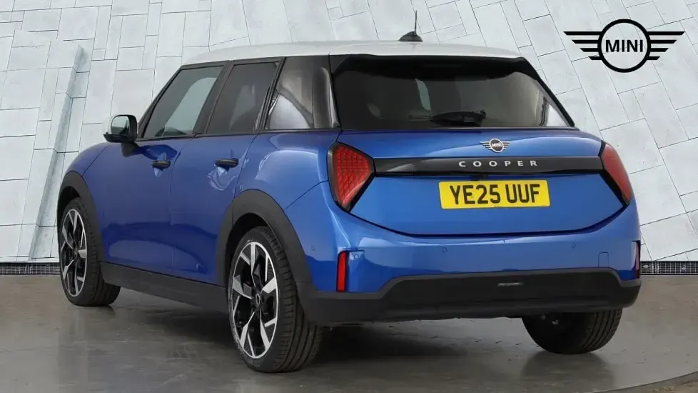 Używany Mini Cooper Hatch 113 kW (154 KM) 2025 Niebieski Hatchback