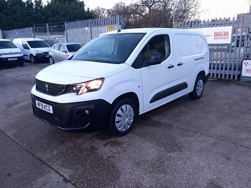 White Used 2019 Peugeot Partner MPV | £8,995 (Fair price) - Image 1/4