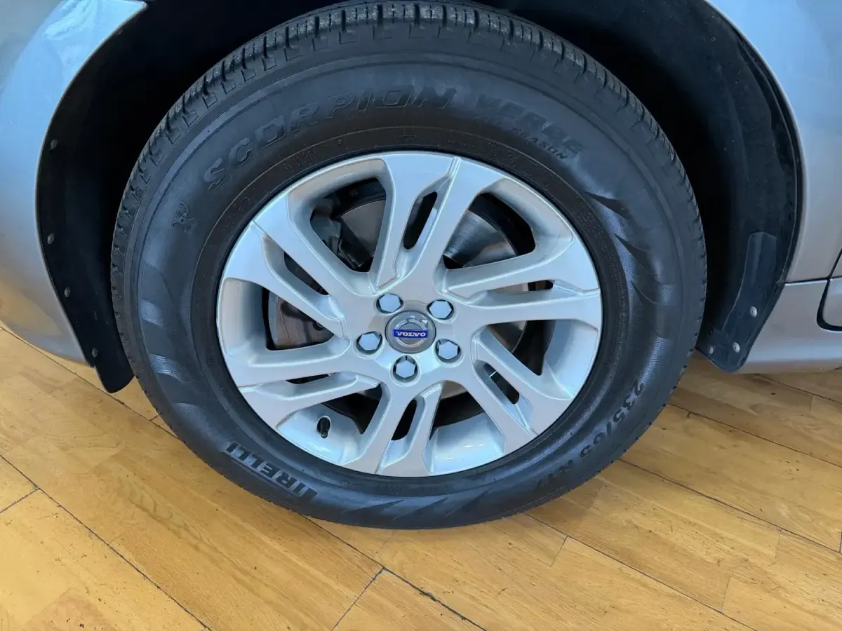 Usado Volvo XC60 SE 2017 Gris SUV