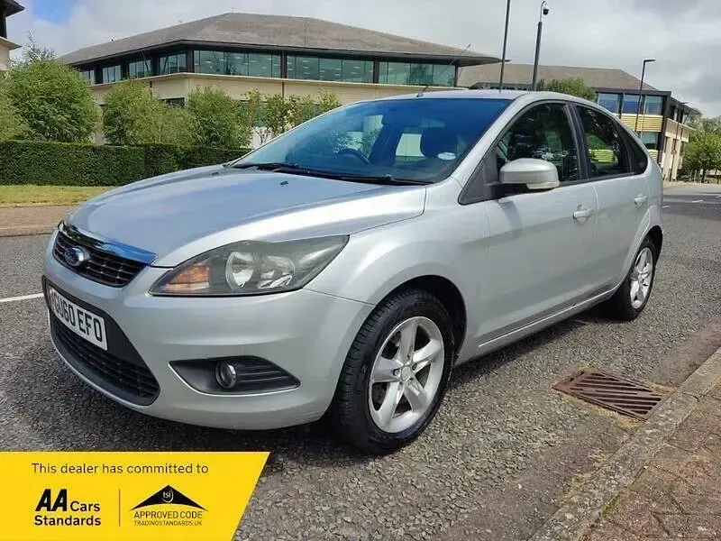 Used Ford Focus Zetec 125 HP (91 kW) 2010 Silver Hatchback