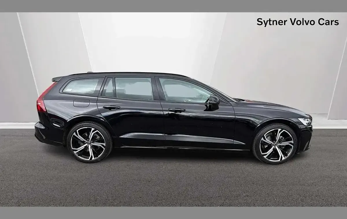 Used Volvo V60 Plus 194 HP (142 kW) 2025 Black Estate