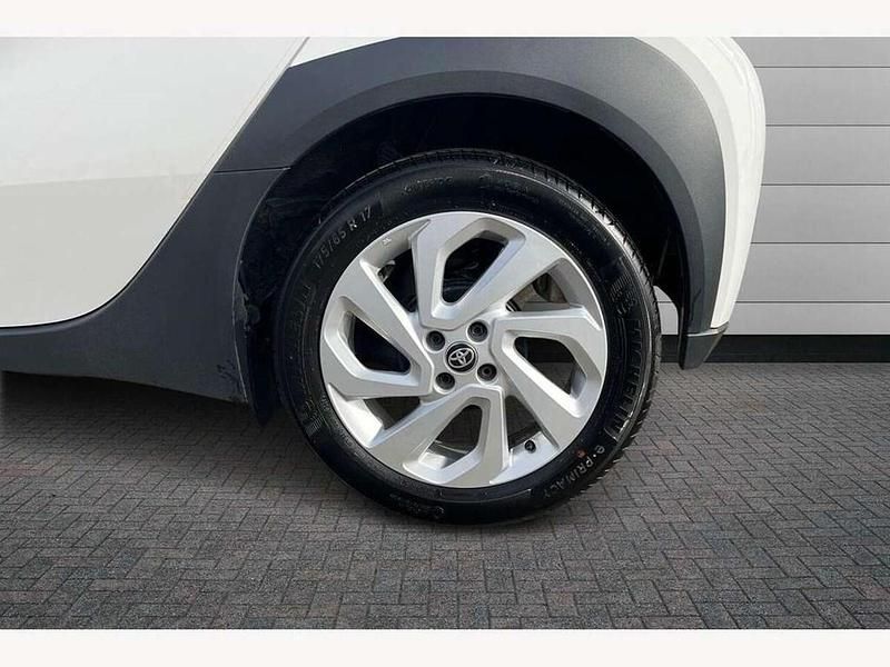 Used Toyota Aygo X PURE 72 HP (52 kW) 2024 White SUV