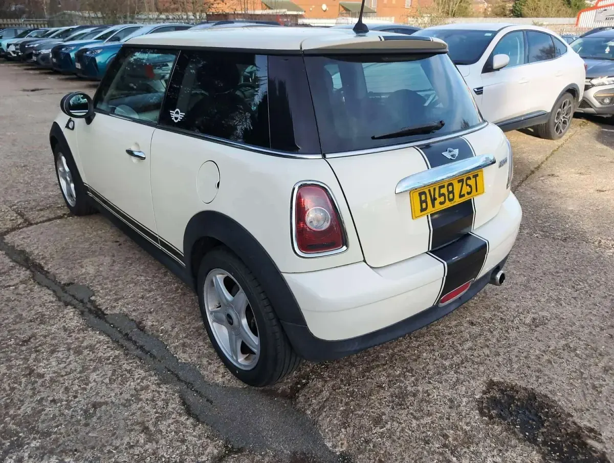 Used Mini Cooper Hatch 2008 White Hatchback