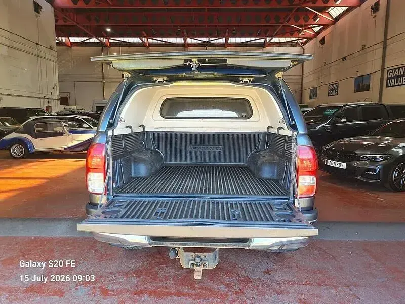Used Toyota HiLux 150 HP (110 kW) 2018 Grey Pickup