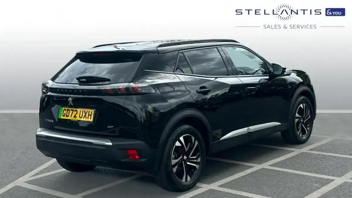 Używany Peugeot e-2008 GT 98 kW (134 KM) 2023 Niebieski SUV