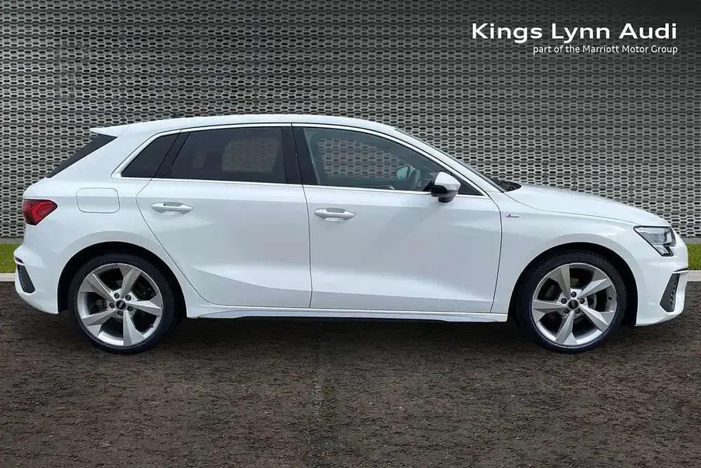 Used Audi A3 S-Line 108 HP (79 kW) 2024 White Hatchback