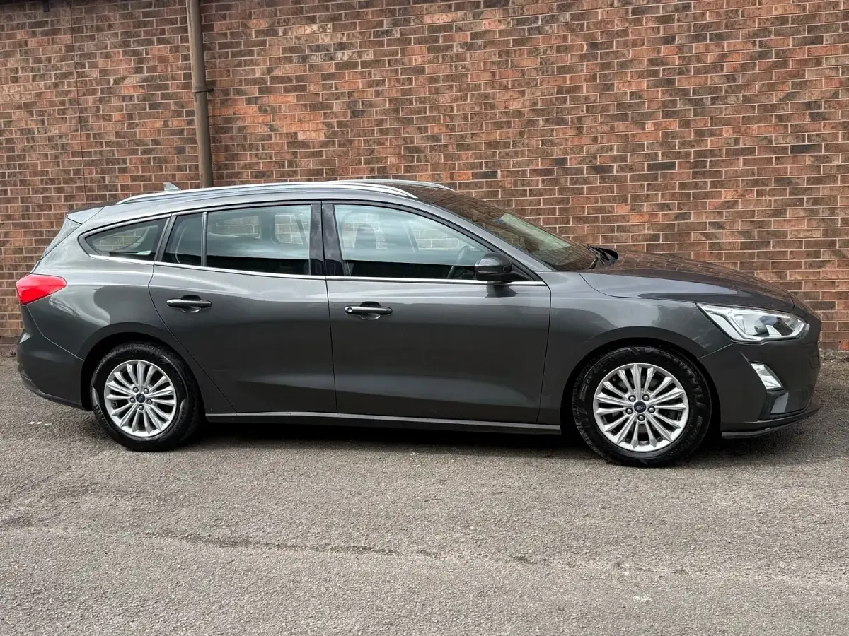 Used Ford Focus Titanium 120 HP (88 kW) 2018 Grey Estate