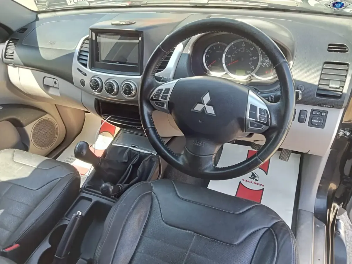 Used Mitsubishi L200 2013 Black Pickup