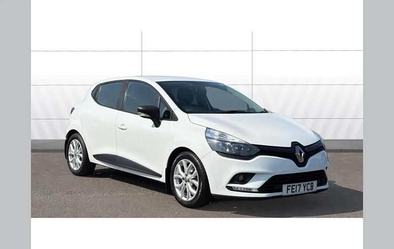Used Renault Clio IV Play 75 HP (55 kW) 2017 White Hatchback