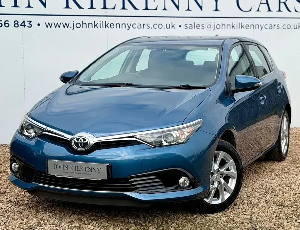 Used Toyota Auris 116 HP (85 kW) 2017 Blue Hatchback
