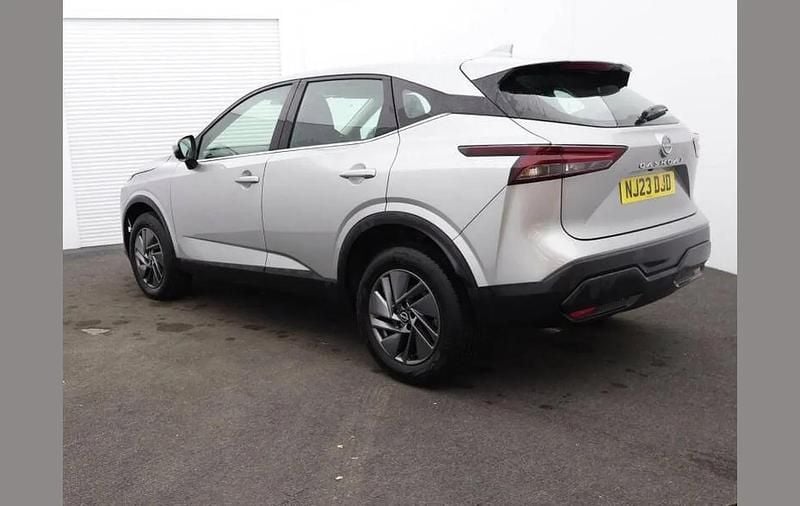 Used Nissan Qashqai Acenta Premium 155 HP (114 kW) 2023 Silver SUV