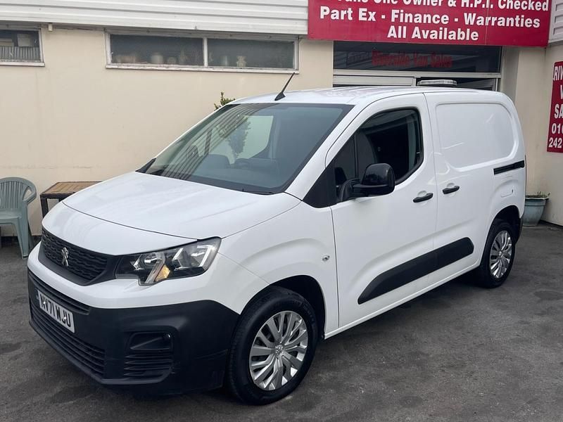 Second-hand Peugeot Partner 131 CP (96 kW) 2022 Alb Monovolum