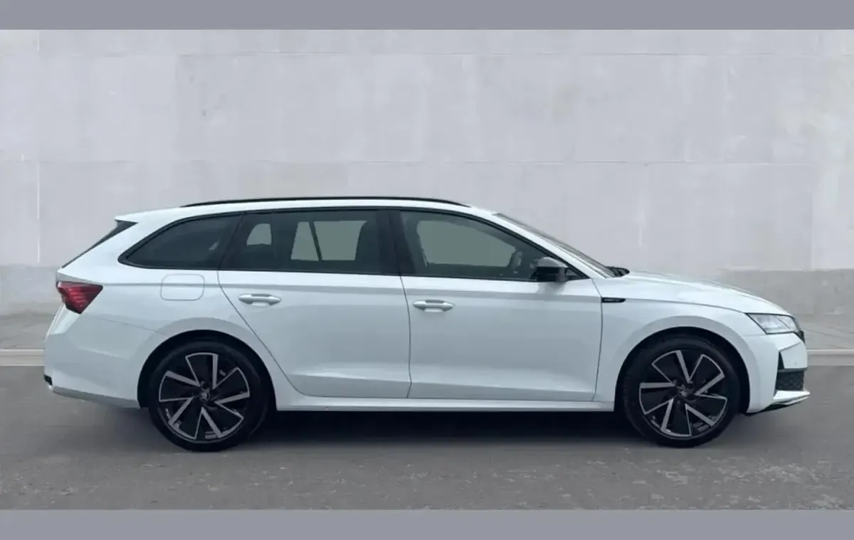 Used Skoda Octavia SportLine 147 HP (108 kW) 2026 White Estate