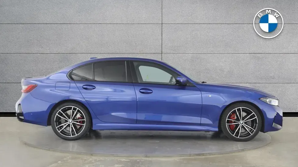Begagnad BMW 320 M Sport 187 HK (137 kW) 2023 Blå