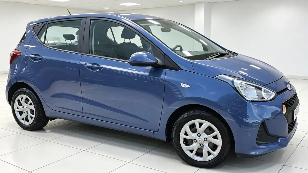 Used Hyundai i10 SE 67 HP (49 kW) 2017 Blue Hatchback