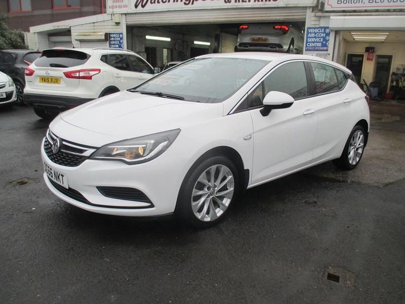 Used Vauxhall Astra 2016 White Hatchback