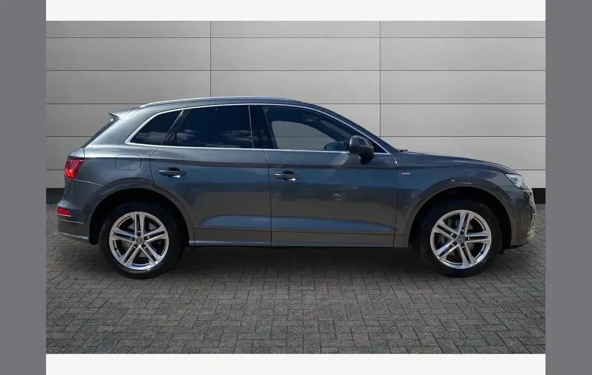 Used Audi Q5 S-Line 190 HP (139 kW) 2018 Daytona grey SUV