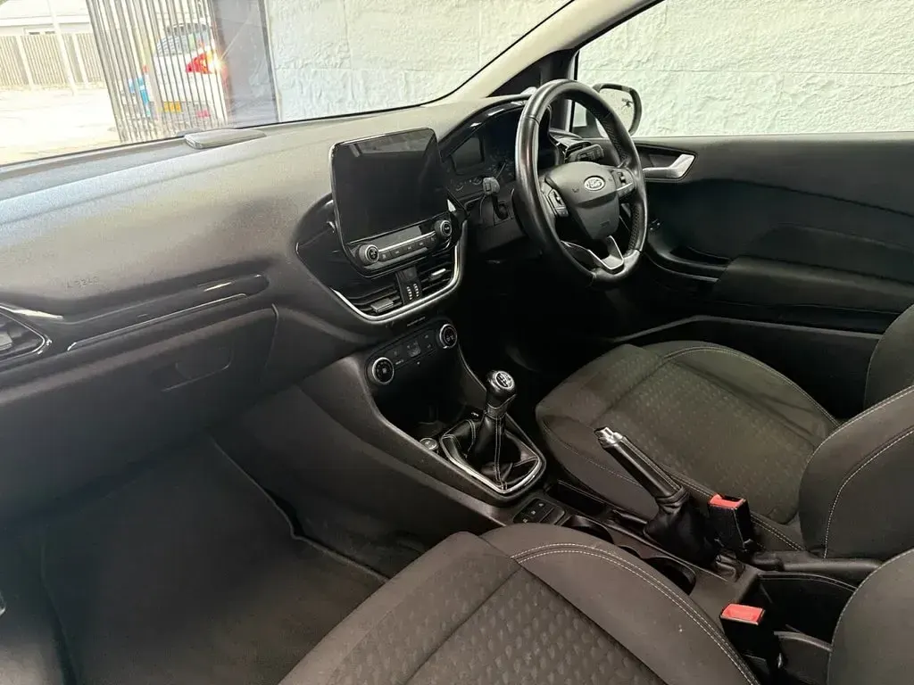 Used Ford Fiesta Zetec 85 HP (62 kW) 2017 White Hatchback