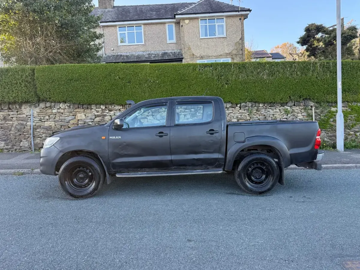 Gebraucht Toyota HiLux 144 PS (105 kW) 2012 Schwarz Pickup