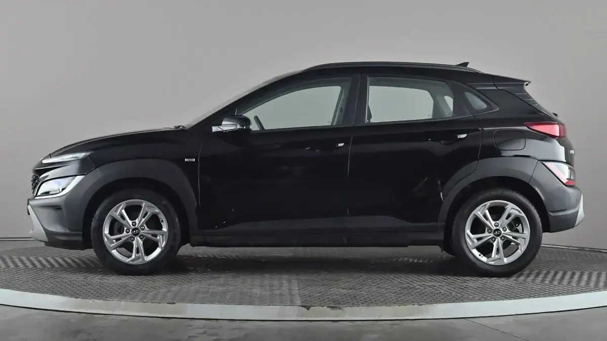 Gebraucht Hyundai Kona SE 120 PS (88 kW) 2023 Schwarz SUV