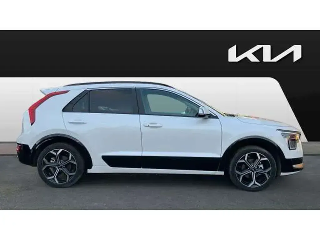 Used Kia Niro 141 HP (103 kW) 2023 White SUV