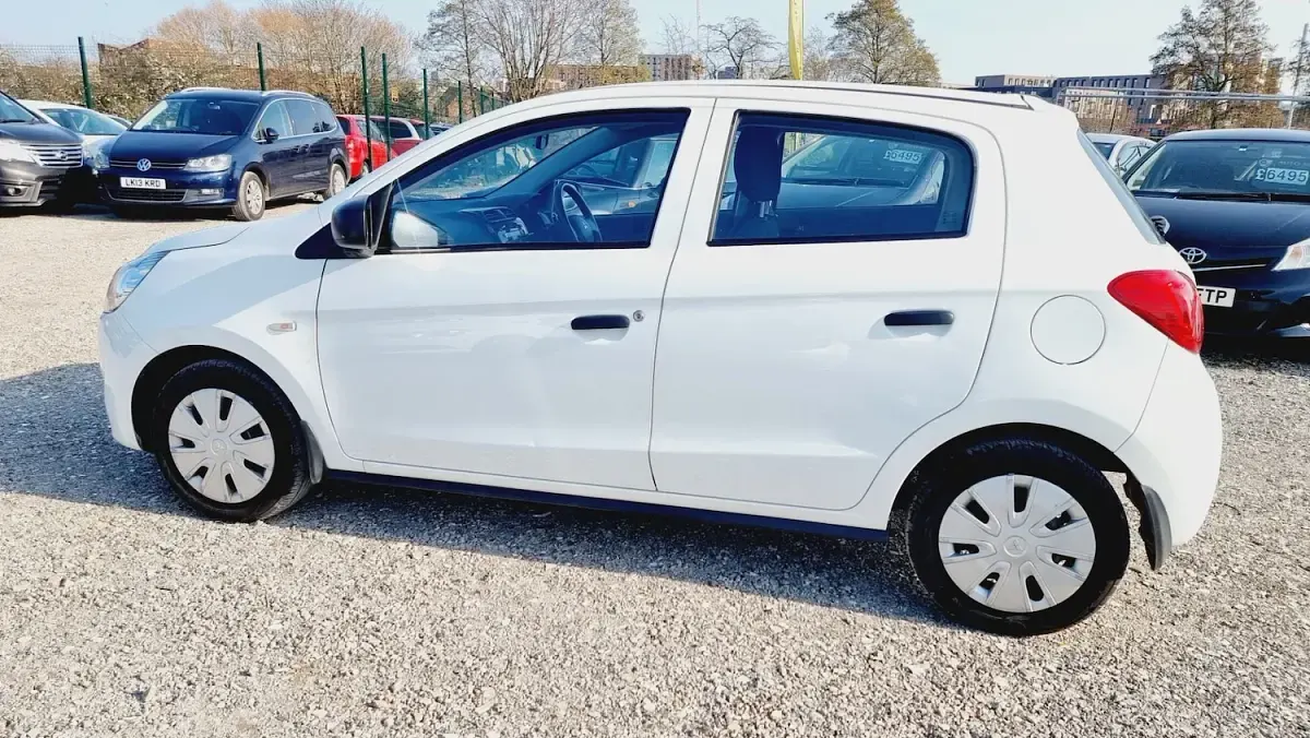 Used Mitsubishi Mirage 71 HP (52 kW) 2015 White Hatchback