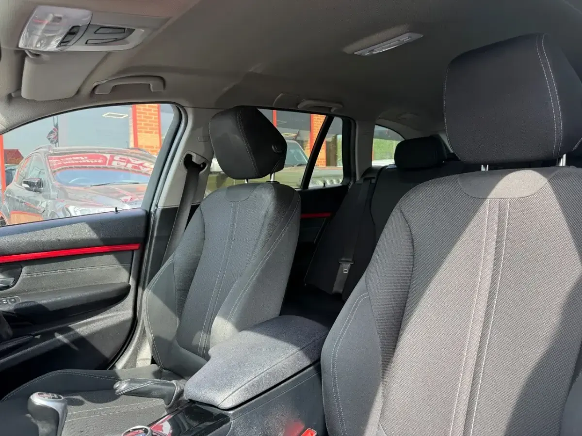 Used BMW 318 Sport Line 150 HP (110 kW) 2018 Red Estate