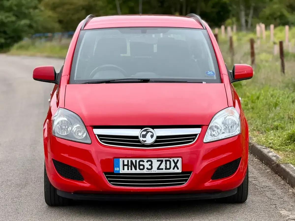 Używany Vauxhall Zafira 120 KM (88 kW) 2014 Czerwony Minivan
