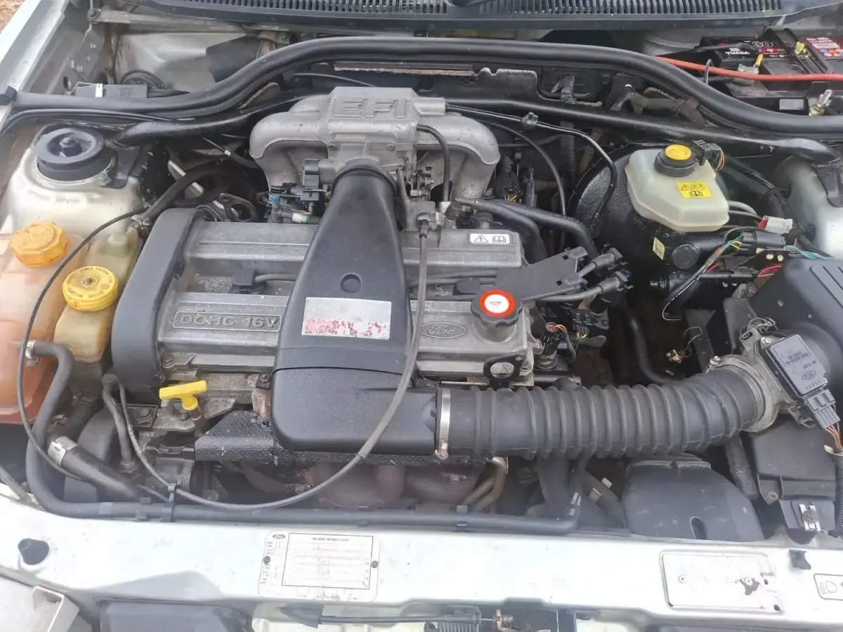 Begagnad Ford Escort Cabriolet 105 HK (77 kW) 1993 Silver Cab